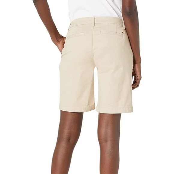 Tommy Hilfiger Women's 9 Inch Hollywood Chino Short plus size 14 - Picture 2 of 6
